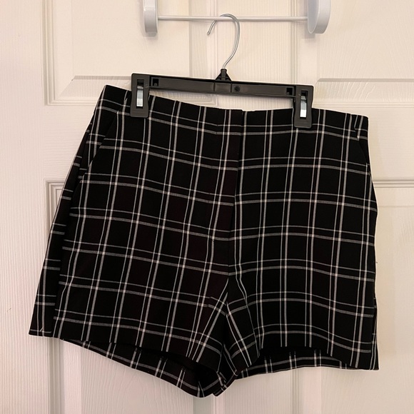 Forever 21 Black/White Large Checkered Shorts - Picture 1 of 8